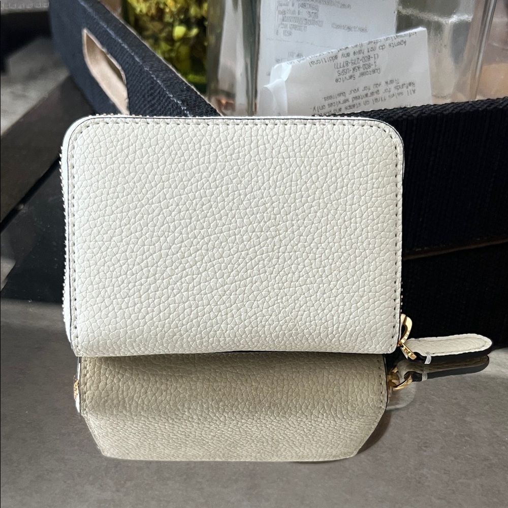 Ralph Lauren White Leather Wallet with Gold Accents - Picture 2 of 3